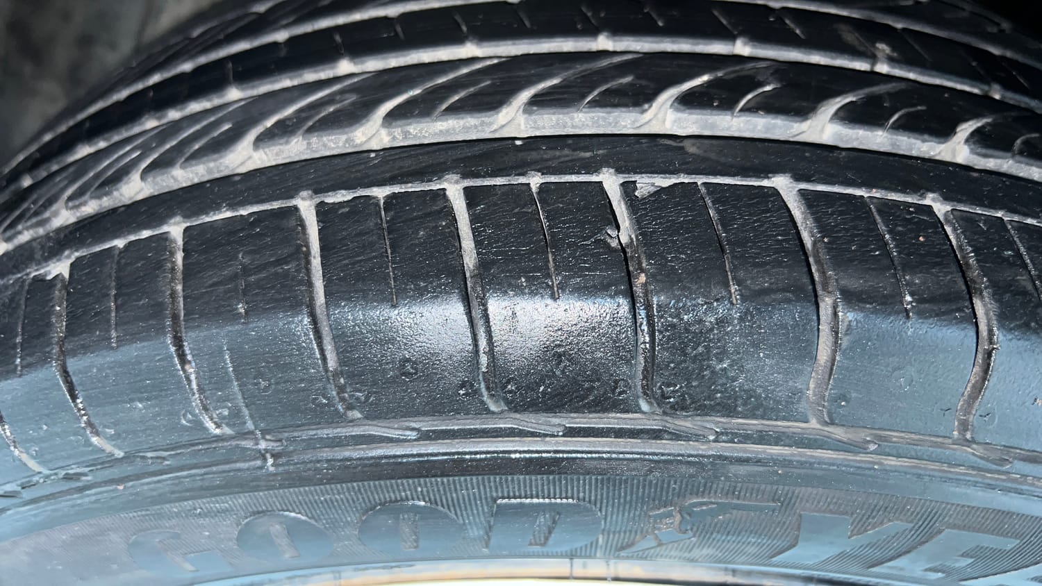 Used 2022 Tata Nexon XM Plus (S) Petrol Manual tyres LEFT FRONT TYRE TREAD VIEW