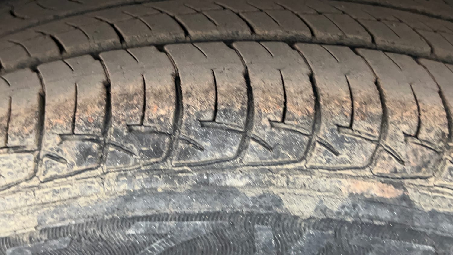 Used 2016 Volkswagen Polo Highline1.2L (P) Petrol Manual tyres LEFT REAR TYRE TREAD VIEW