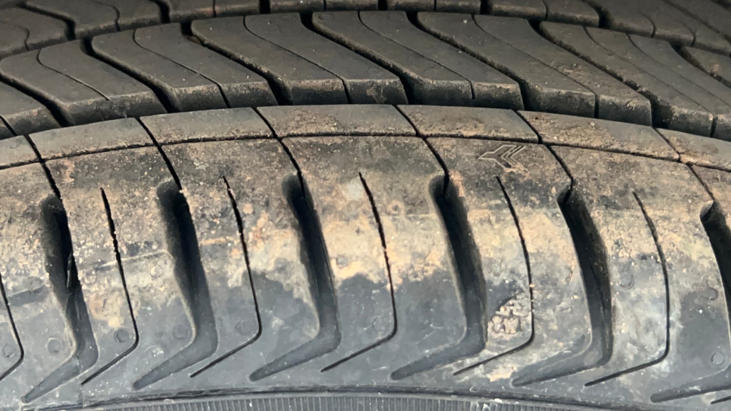 Used 2016 Volkswagen Polo Highline1.2L (P) Petrol Manual tyres RIGHT REAR TYRE TREAD VIEW