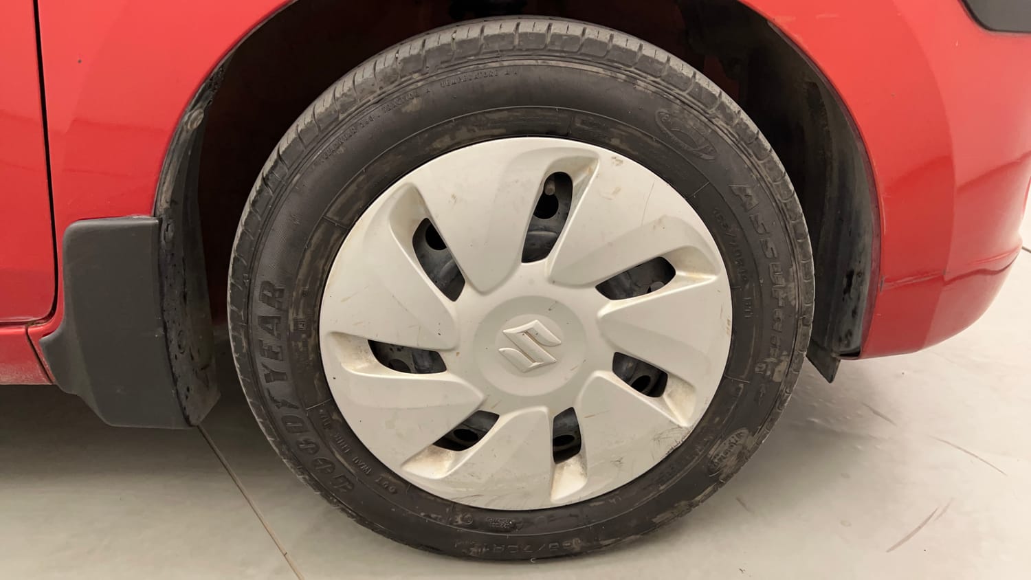 Used 2014 Maruti Suzuki Celerio VXi AMT Petrol Automatic tyres RIGHT FRONT TYRE RIM VIEW