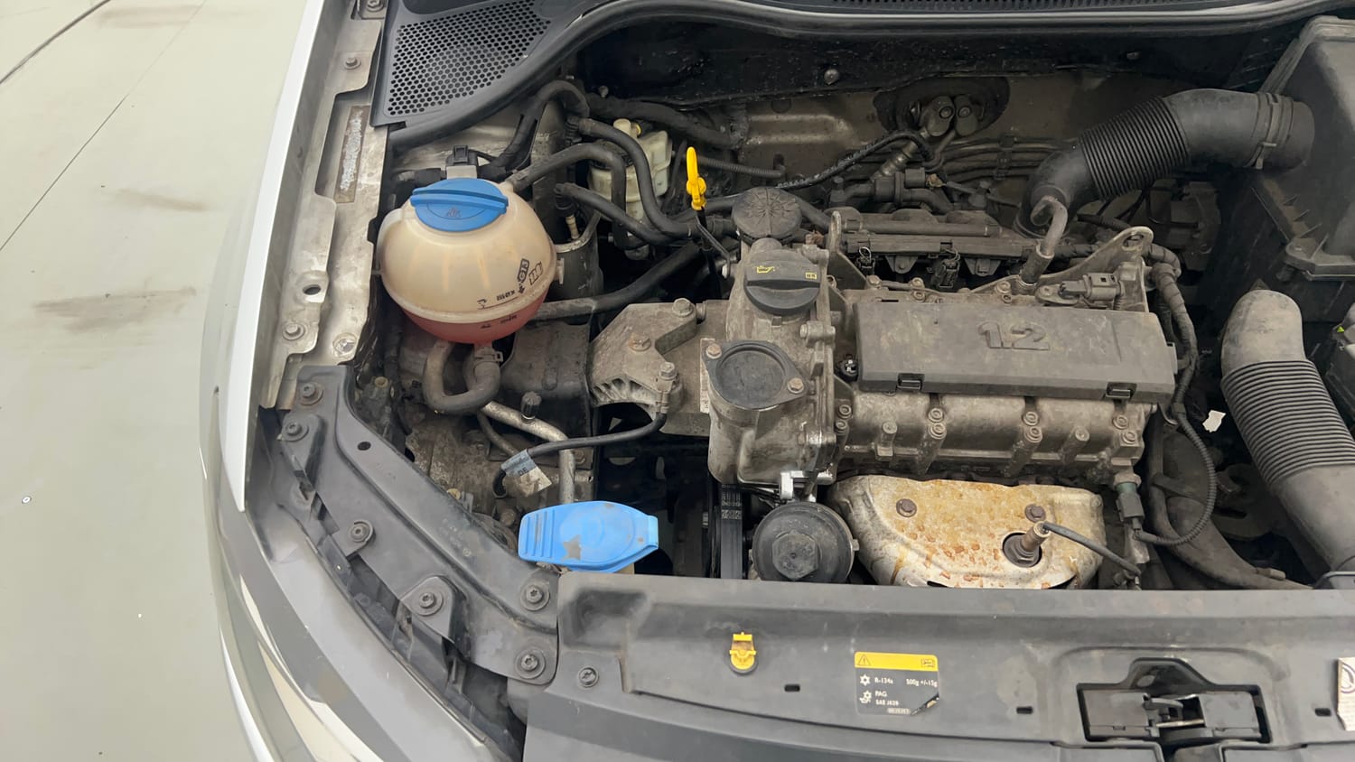 Used 2016 Volkswagen Polo Highline1.2L (P) Petrol Manual engine ENGINE RIGHT SIDE VIEW