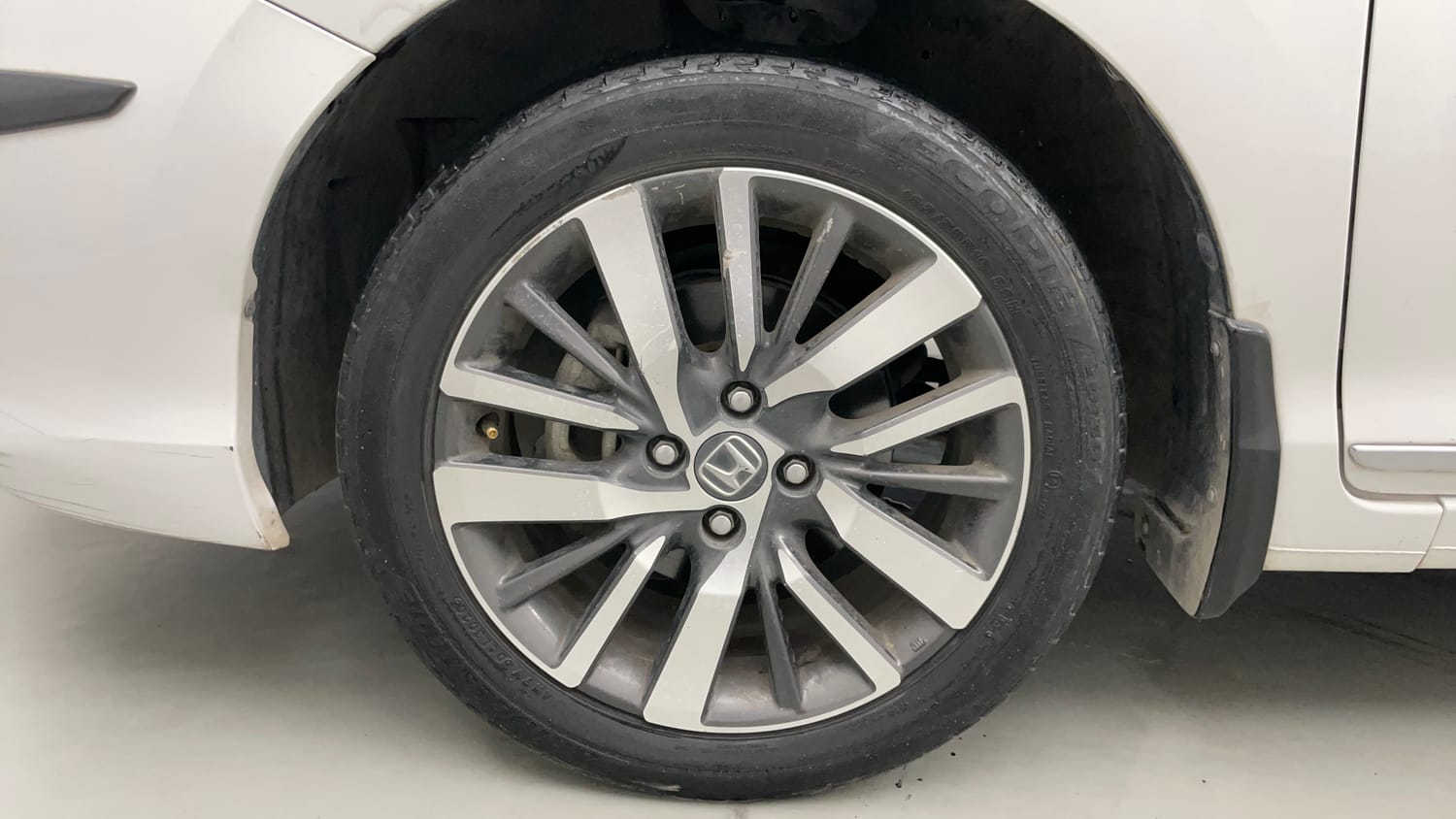 Used 2020 Honda City ZX Petrol Petrol Manual tyres LEFT FRONT TYRE RIM VIEW