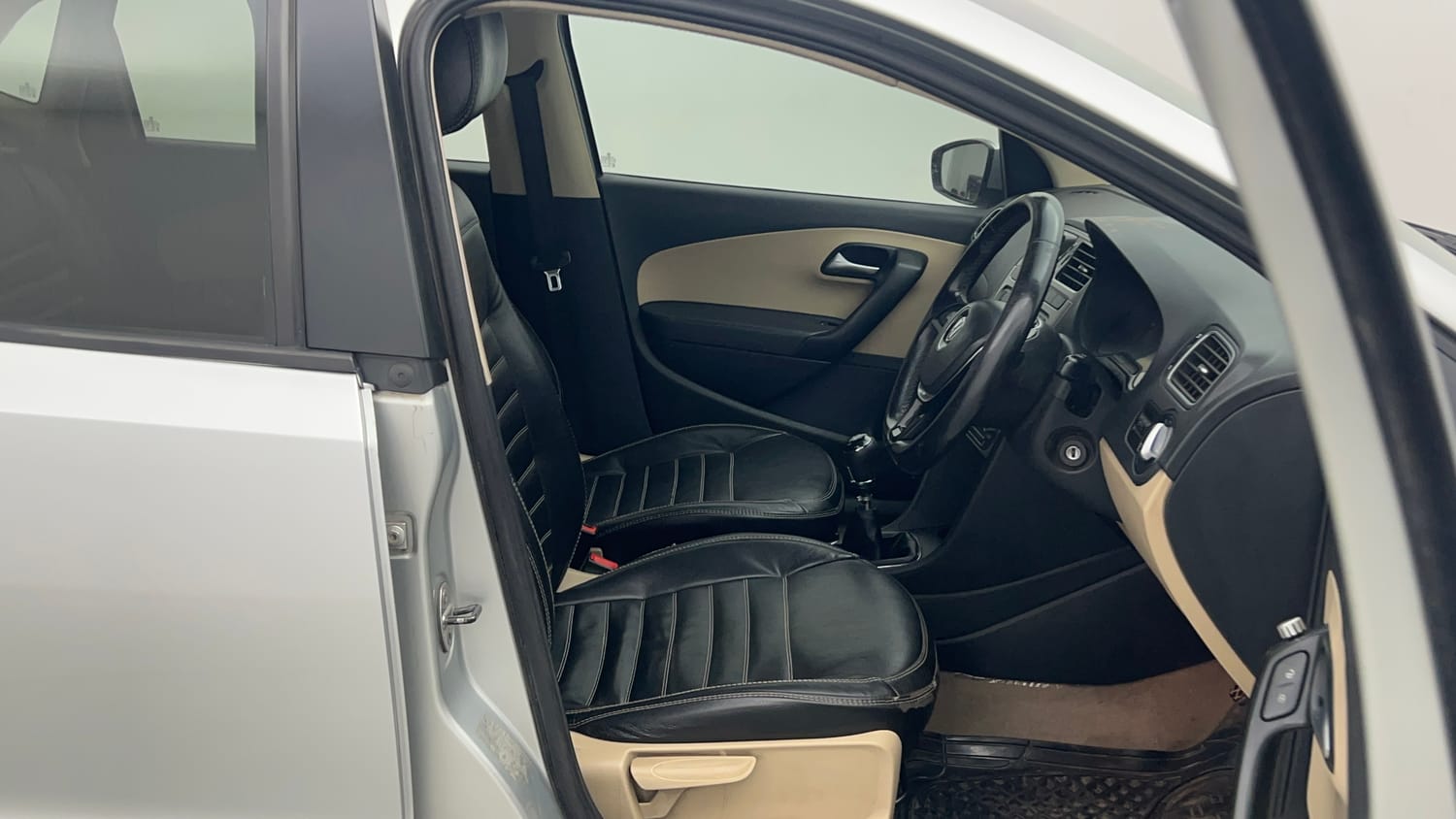 Used 2016 Volkswagen Polo Highline1.2L (P) Petrol Manual interior RIGHT SIDE FRONT DOOR CABIN VIEW