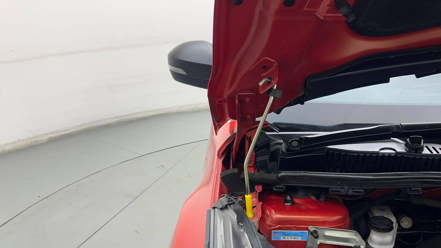 Used 2022 Tata Nexon XM Plus (S) Petrol Manual engine ENGINE RIGHT SIDE HINGE & APRON VIEW