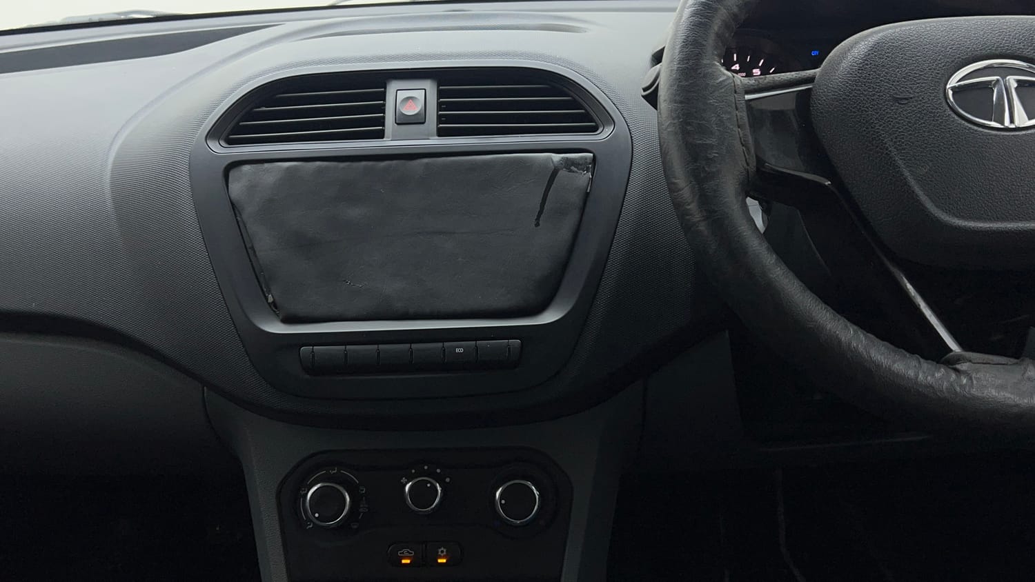 Used 2018 Tata Tigor Revotron XE Petrol Manual interior MUSIC SYSTEM & AC CONTROL VIEW