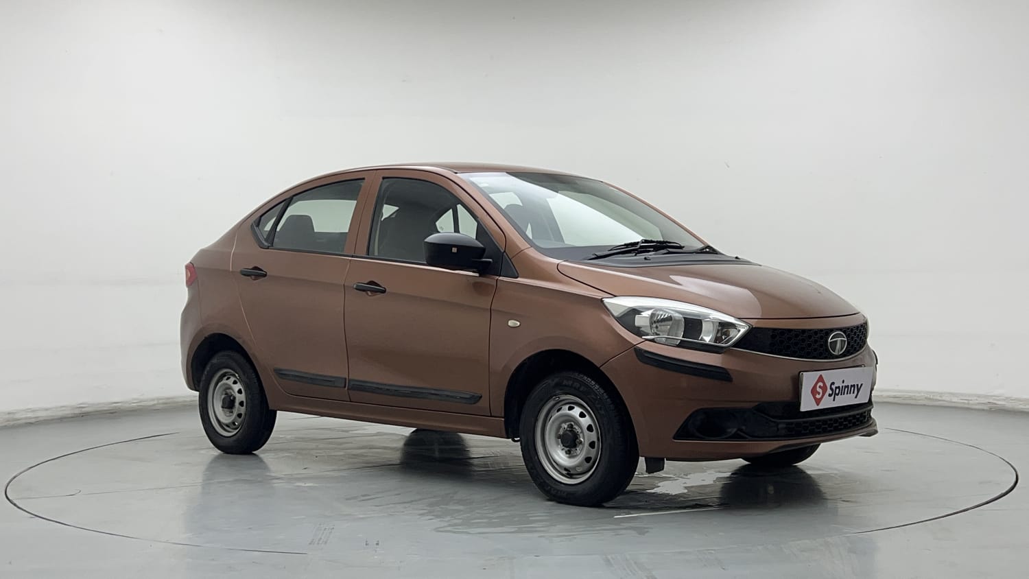 Used 2018 Tata Tigor Revotron XE Petrol Manual exterior RIGHT FRONT CORNER VIEW