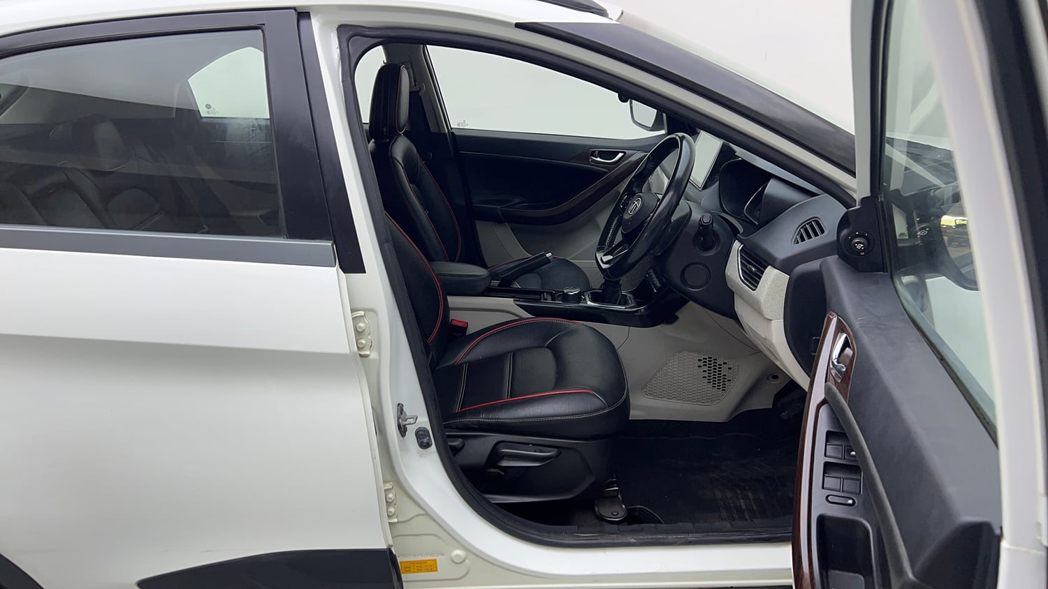 Used 2021 Tata Nexon XZ Plus (O) Petrol Manual interior RIGHT SIDE FRONT DOOR CABIN VIEW