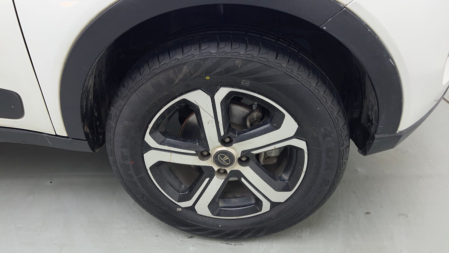Used 2021 Tata Nexon XZ Plus (O) Petrol Manual tyres RIGHT FRONT TYRE RIM VIEW