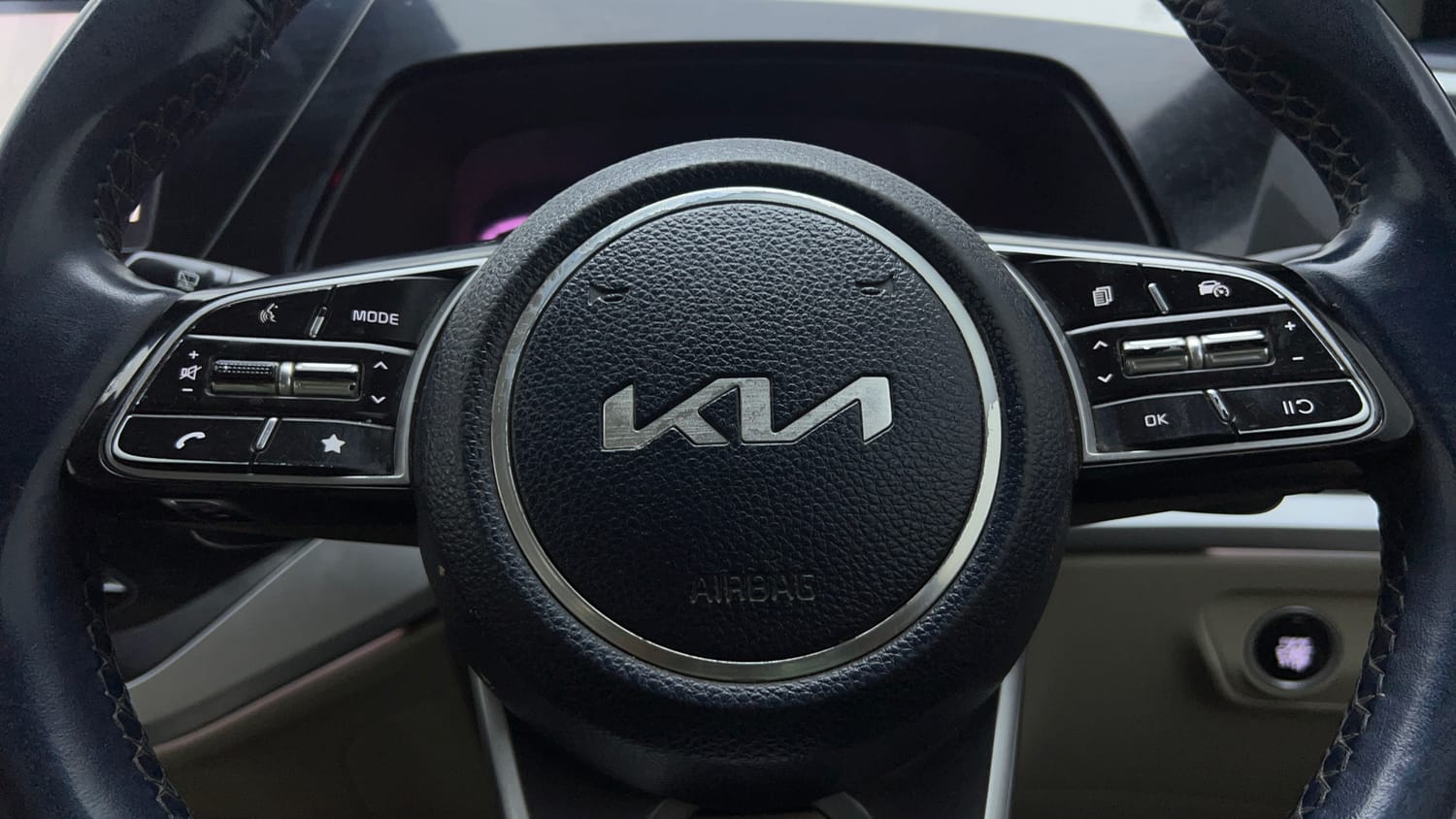2022 Kia Carens Luxury Plus 1.5 Diesel 6 STR-43