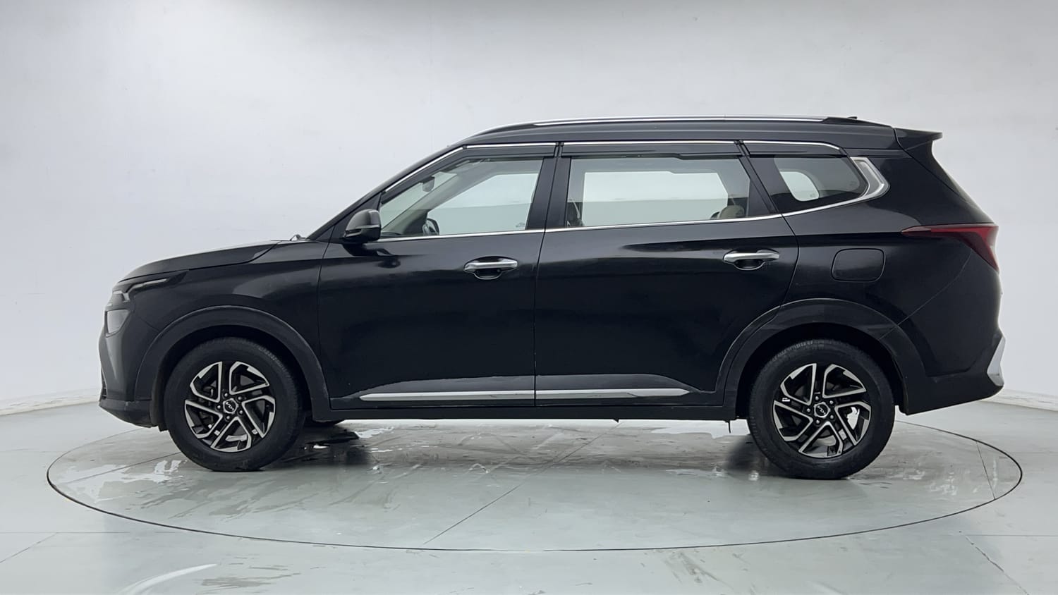 2022 Kia Carens Luxury Plus 1.5 Diesel 6 STR-1