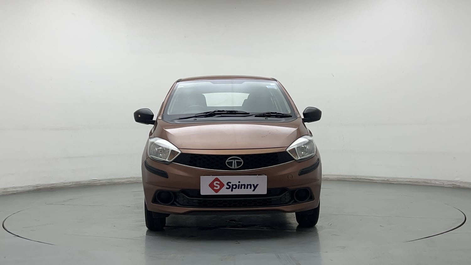 Used 2018 Tata Tigor Revotron XE Petrol Manual exterior FRONT VIEW