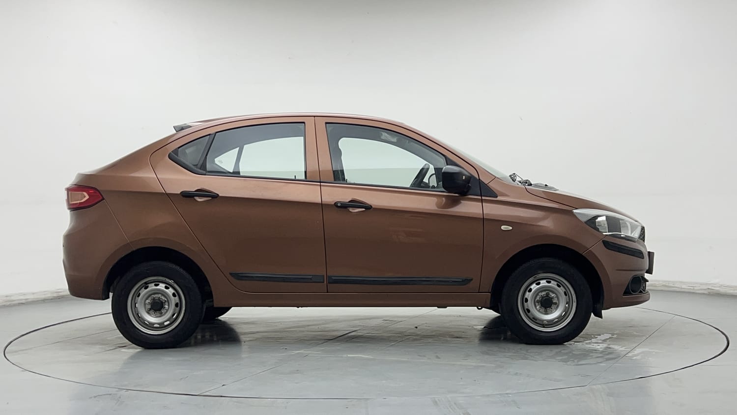 Used 2018 Tata Tigor Revotron XE Petrol Manual exterior RIGHT SIDE VIEW