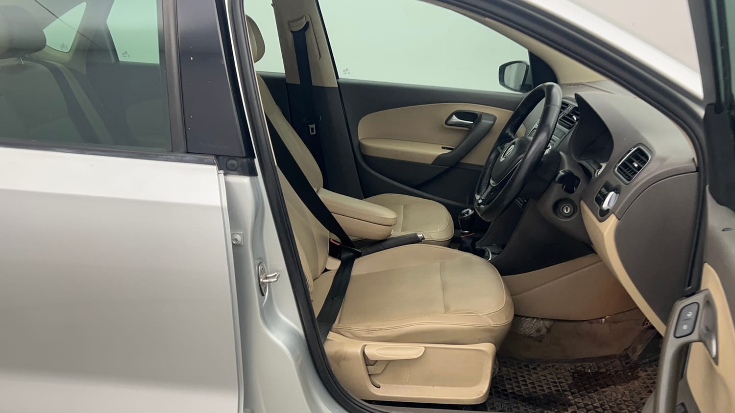 Used 2021 Volkswagen Vento Highline 1.0L TSI Petrol Manual interior RIGHT SIDE FRONT DOOR CABIN VIEW