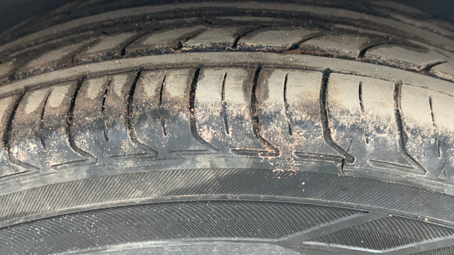 Used 2021 Volkswagen Vento Highline 1.0L TSI Petrol Manual tyres RIGHT FRONT TYRE TREAD VIEW