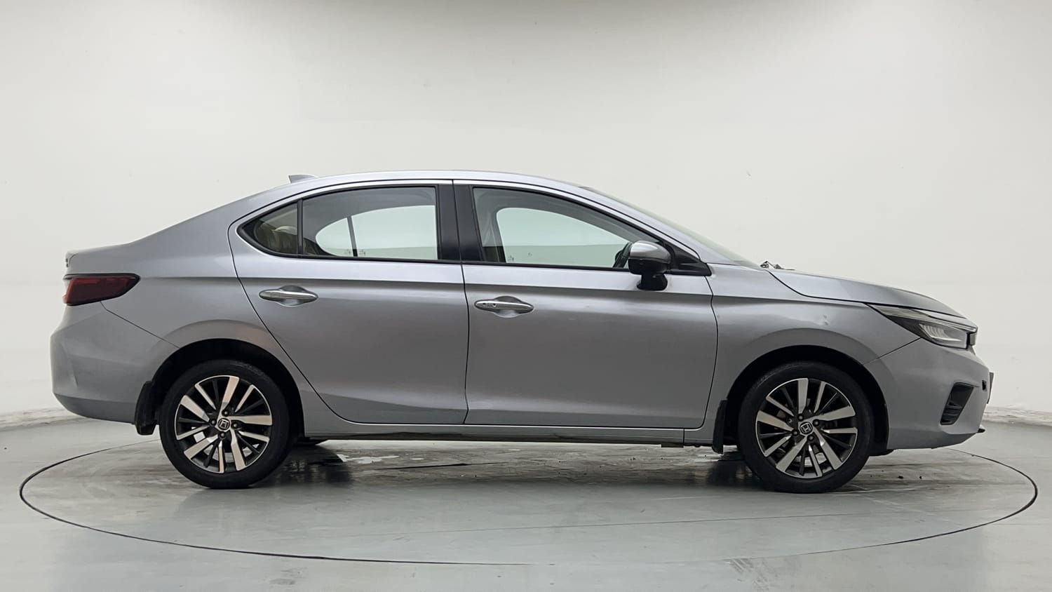 Used 2021 Honda City ZX CVT Petrol Petrol Automatic exterior RIGHT SIDE VIEW