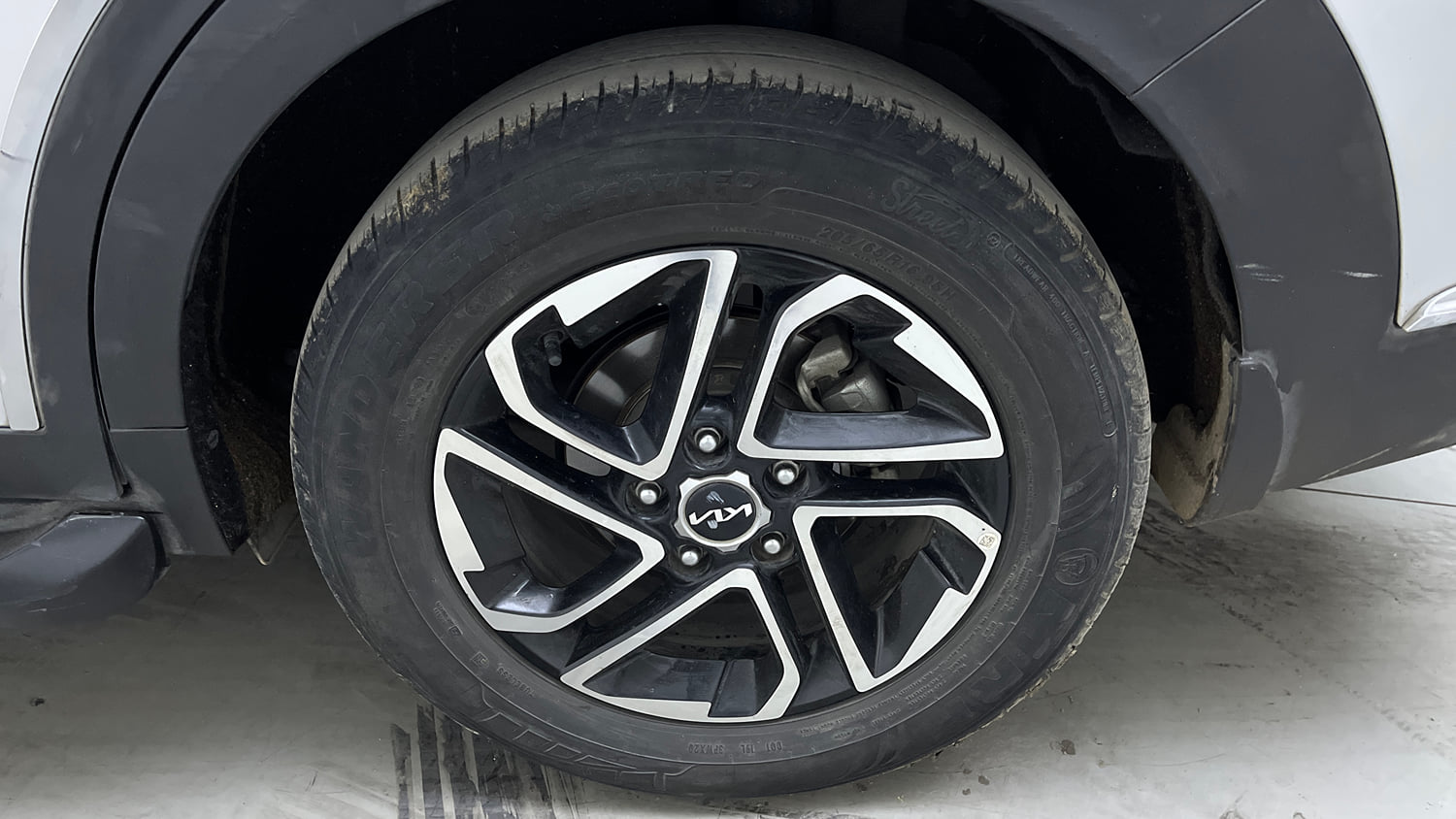 Used 2023 Kia Carens Luxury Plus 1.5 Diesel AT 7 STR Diesel Automatic tyres LEFT REAR TYRE RIM VIEW