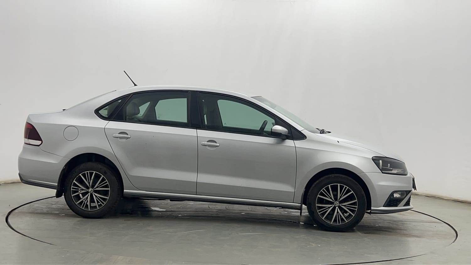 Used 2021 Volkswagen Vento Highline 1.0L TSI Petrol Manual exterior RIGHT SIDE VIEW