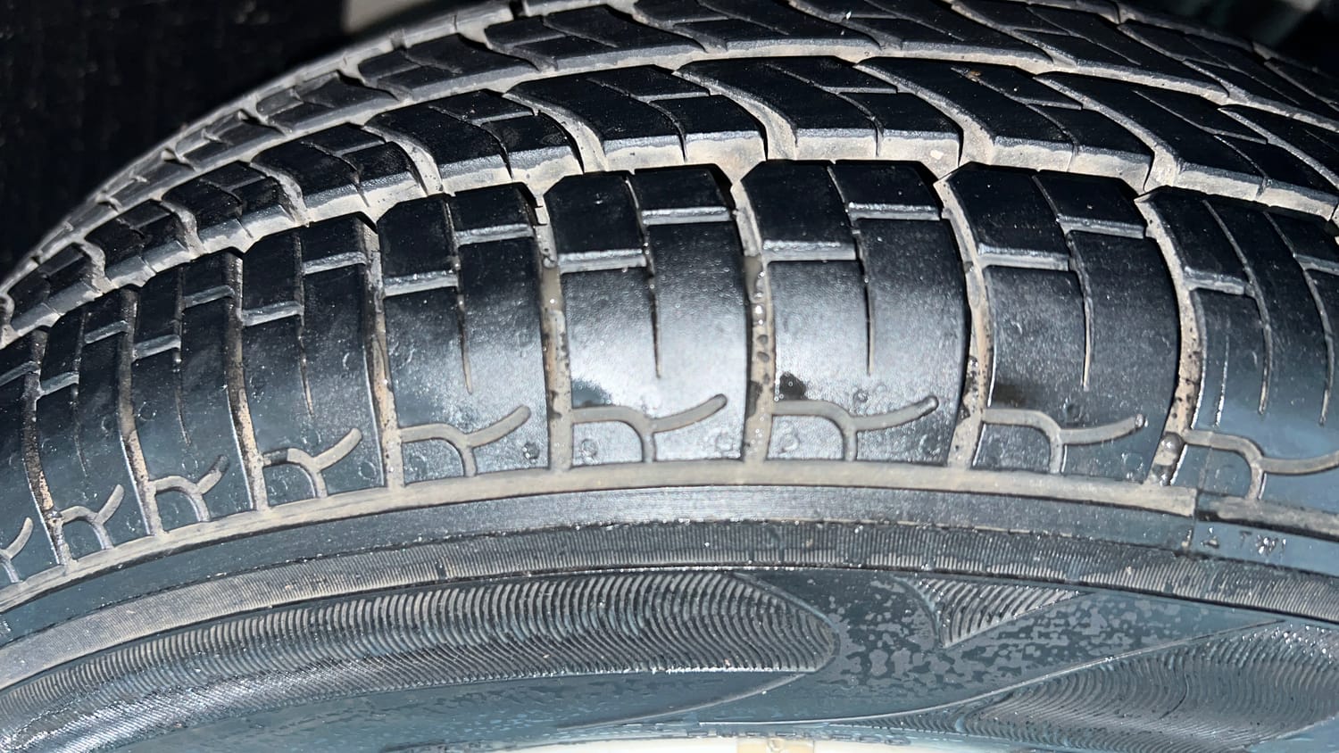 Used 2018 Tata Tigor Revotron XE Petrol Manual tyres RIGHT FRONT TYRE TREAD VIEW