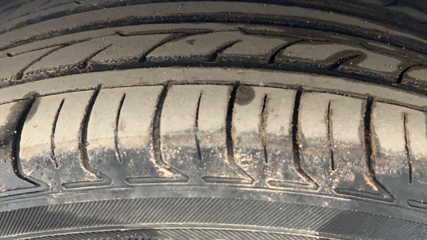 Used 2021 Volkswagen Vento Highline 1.0L TSI Petrol Manual tyres LEFT FRONT TYRE TREAD VIEW