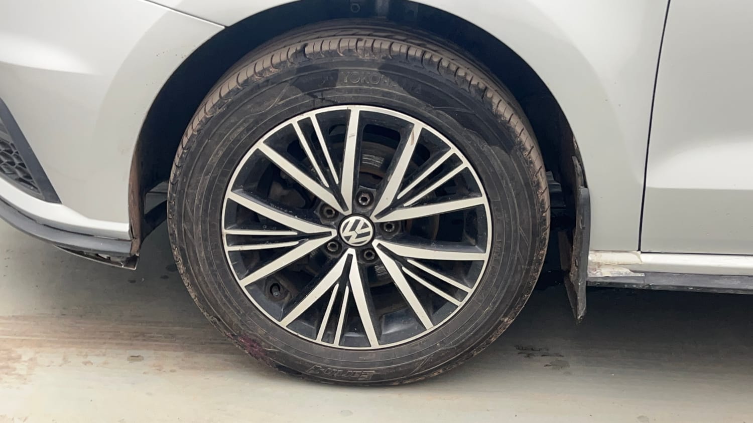 Used 2021 Volkswagen Vento Highline 1.0L TSI Petrol Manual tyres LEFT FRONT TYRE RIM VIEW