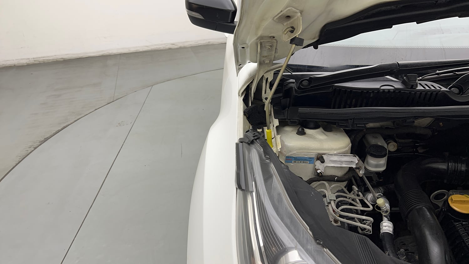 Used 2021 Tata Nexon XZ Plus (O) Petrol Manual engine ENGINE RIGHT SIDE HINGE & APRON VIEW