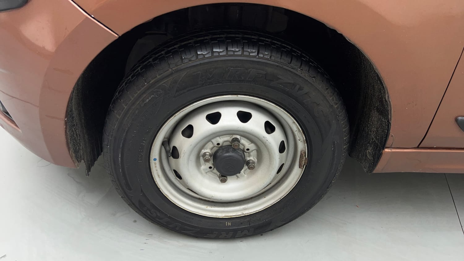 Used 2018 Tata Tigor Revotron XE Petrol Manual tyres LEFT FRONT TYRE RIM VIEW