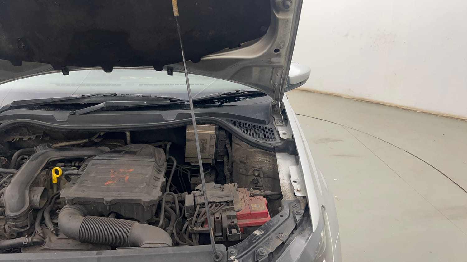 Used 2021 Volkswagen Vento Highline 1.0L TSI Petrol Manual engine ENGINE LEFT SIDE HINGE & APRON VIEW