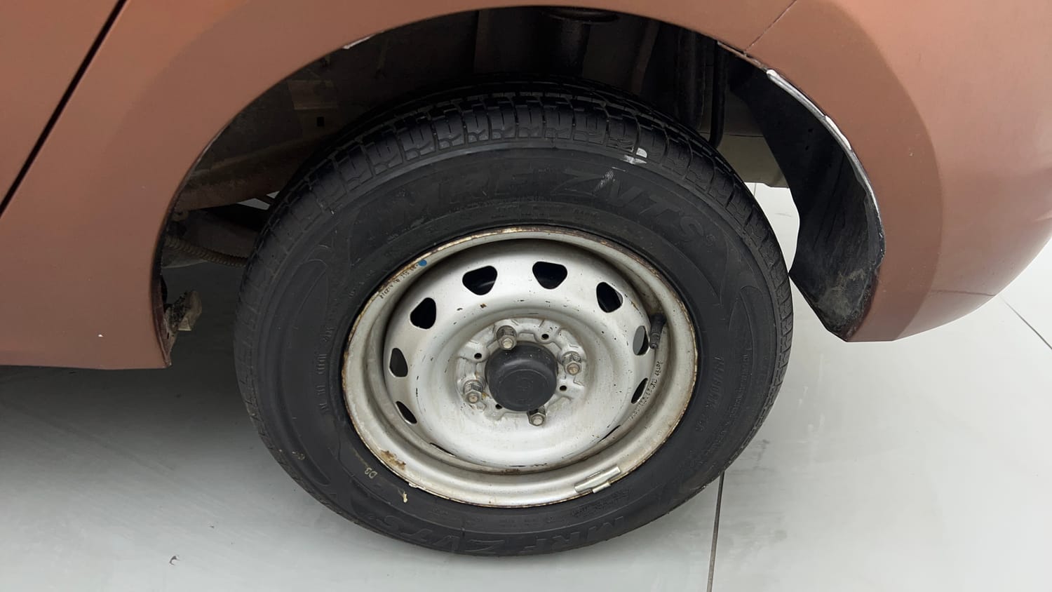 Used 2018 Tata Tigor Revotron XE Petrol Manual tyres LEFT REAR TYRE RIM VIEW