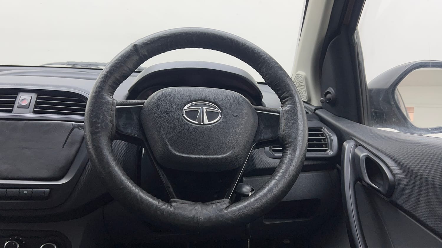 Used 2018 Tata Tigor Revotron XE Petrol Manual interior STEERING VIEW