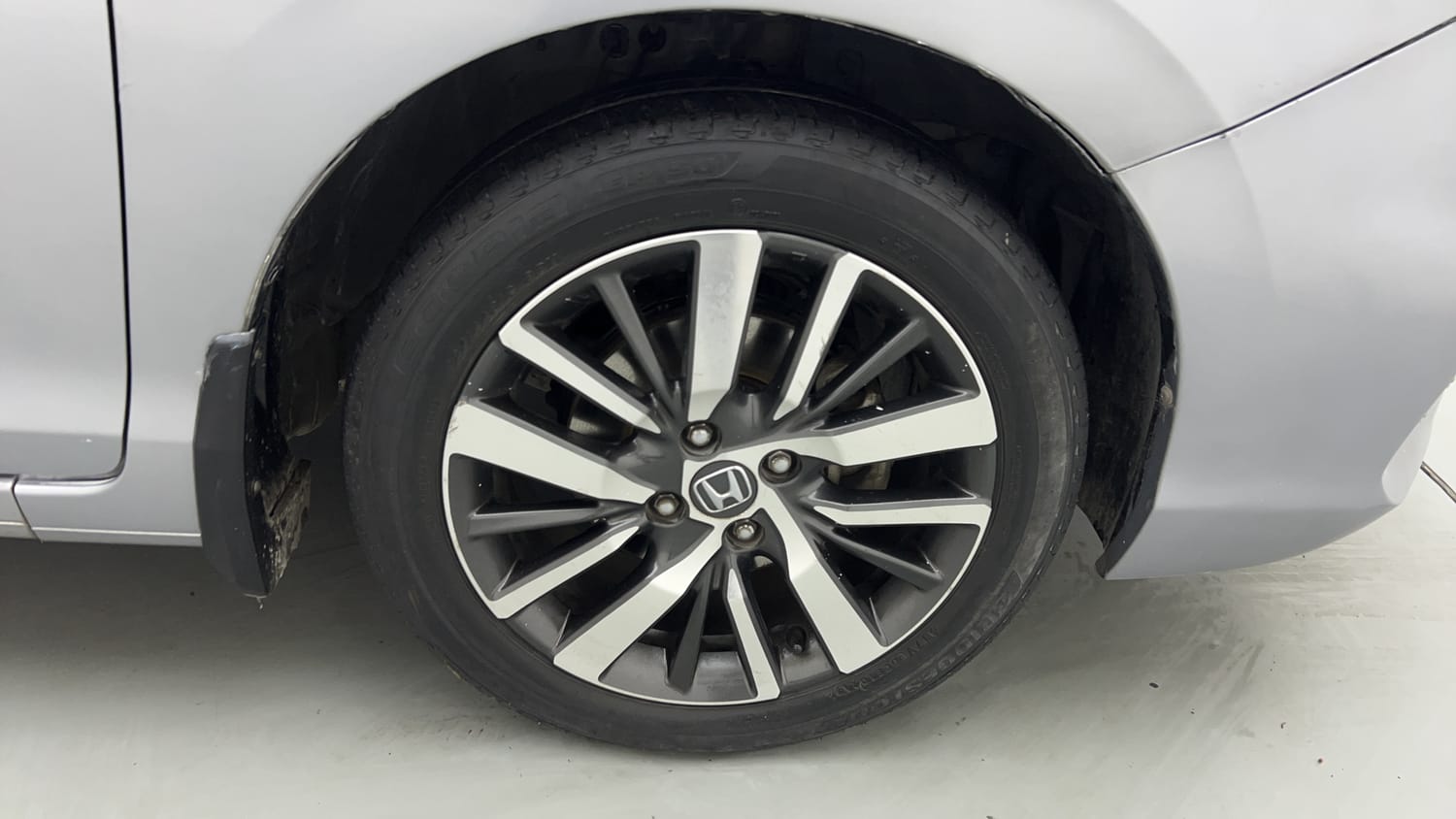 Used 2021 Honda City ZX CVT Petrol Petrol Automatic tyres RIGHT FRONT TYRE RIM VIEW