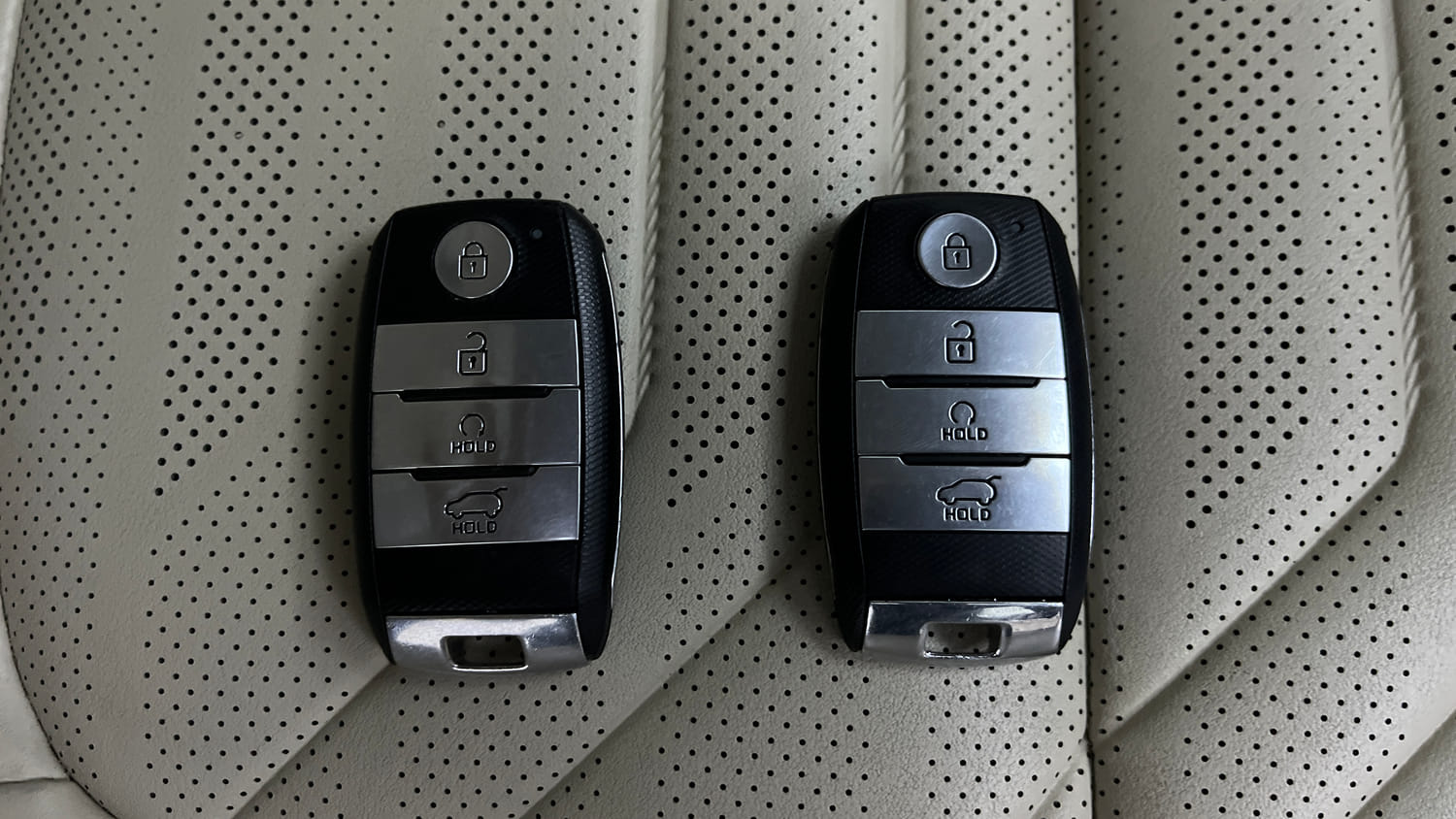 Used 2023 Kia Carens Luxury Plus 1.5 Diesel AT 7 STR Diesel Automatic extra CAR KEY VIEW