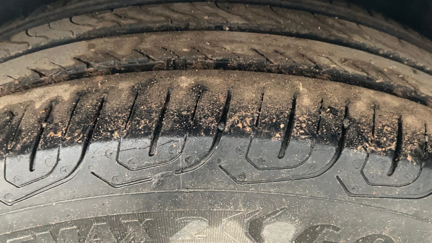 Used 2021 Volkswagen Vento Highline 1.0L TSI Petrol Manual tyres LEFT REAR TYRE TREAD VIEW
