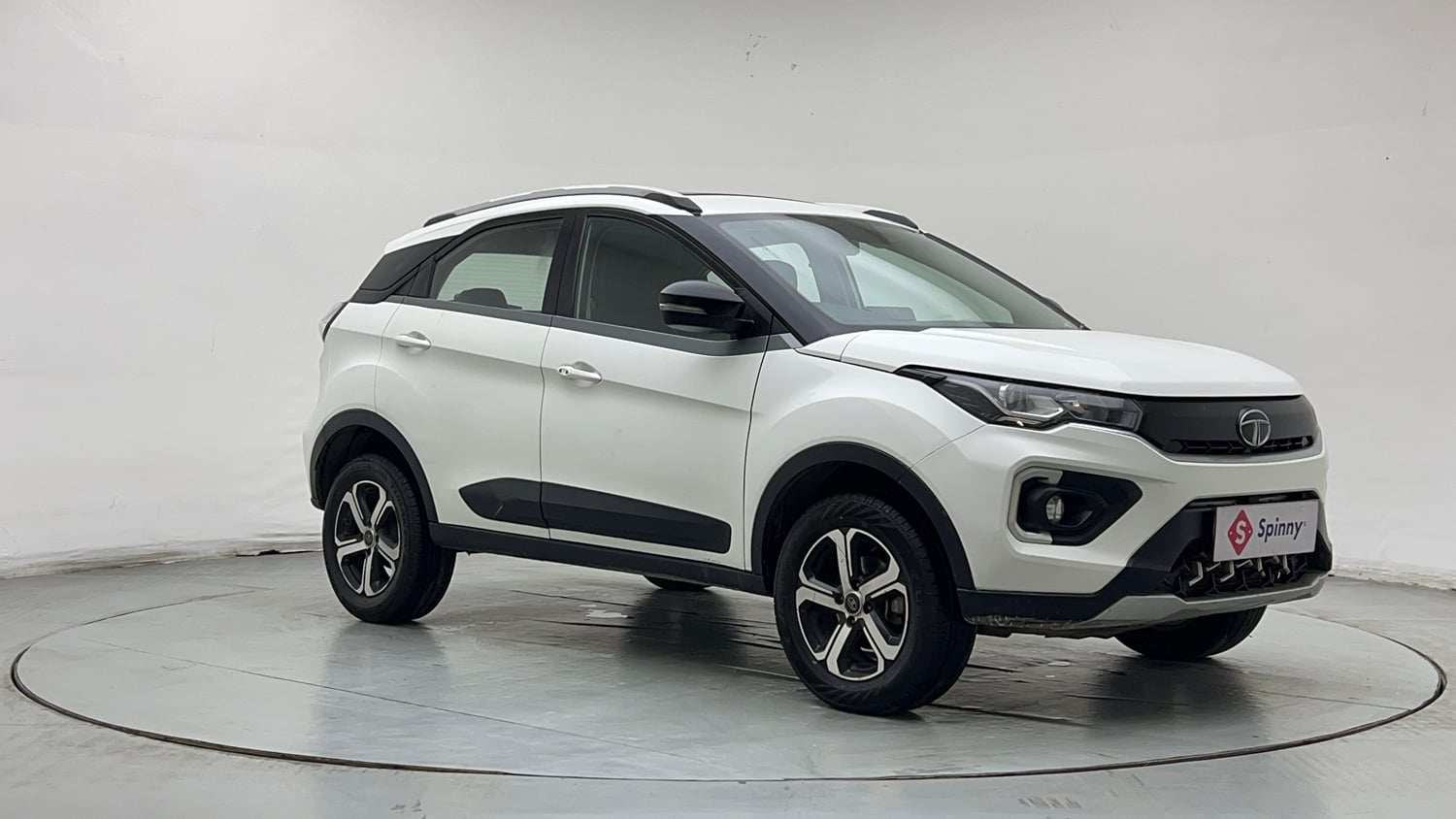 Used 2021 Tata Nexon XZ Plus (O) Petrol Manual exterior RIGHT FRONT CORNER VIEW