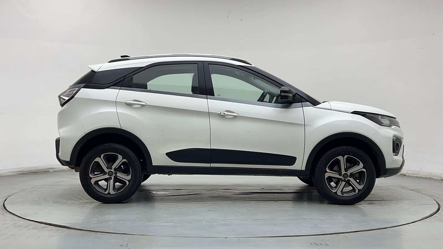 Used 2021 Tata Nexon XZ Plus (O) Petrol Manual exterior RIGHT SIDE VIEW