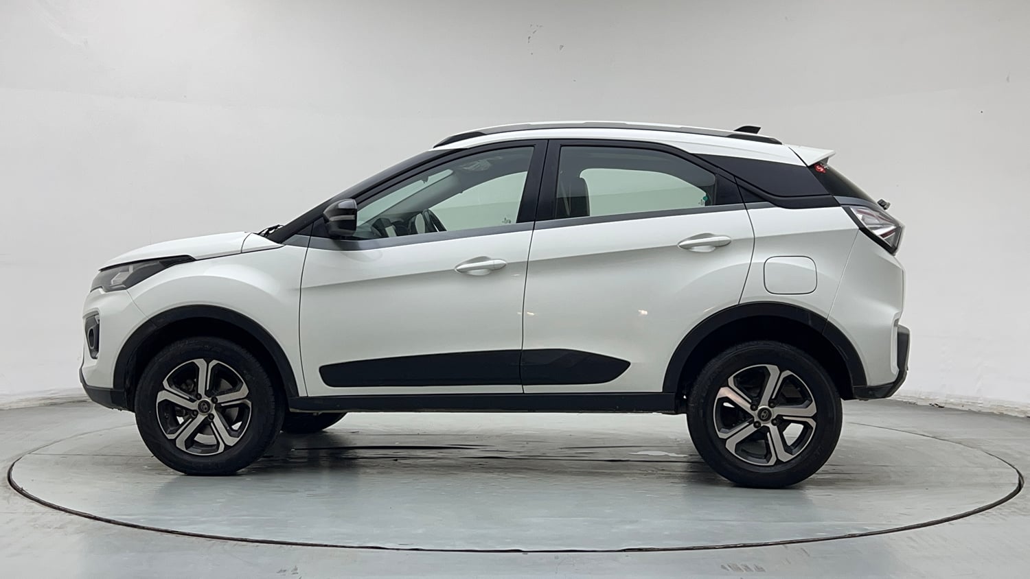 Used 2021 Tata Nexon XZ Plus (O) Petrol Manual exterior LEFT SIDE VIEW