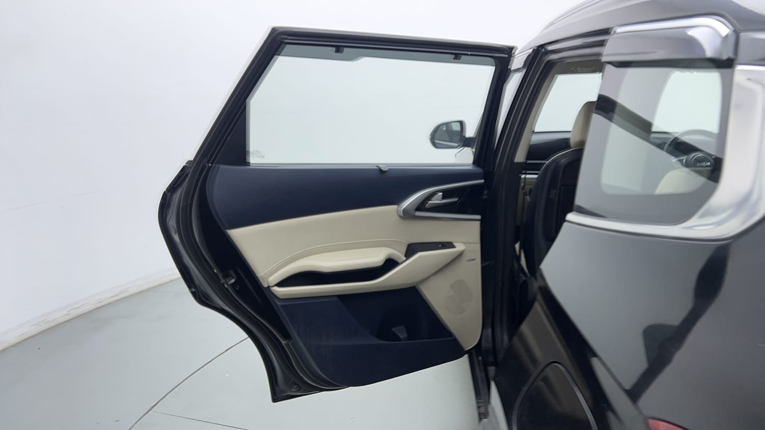 2022 Kia Carens Luxury Plus 1.5 Diesel 6 STR-22
