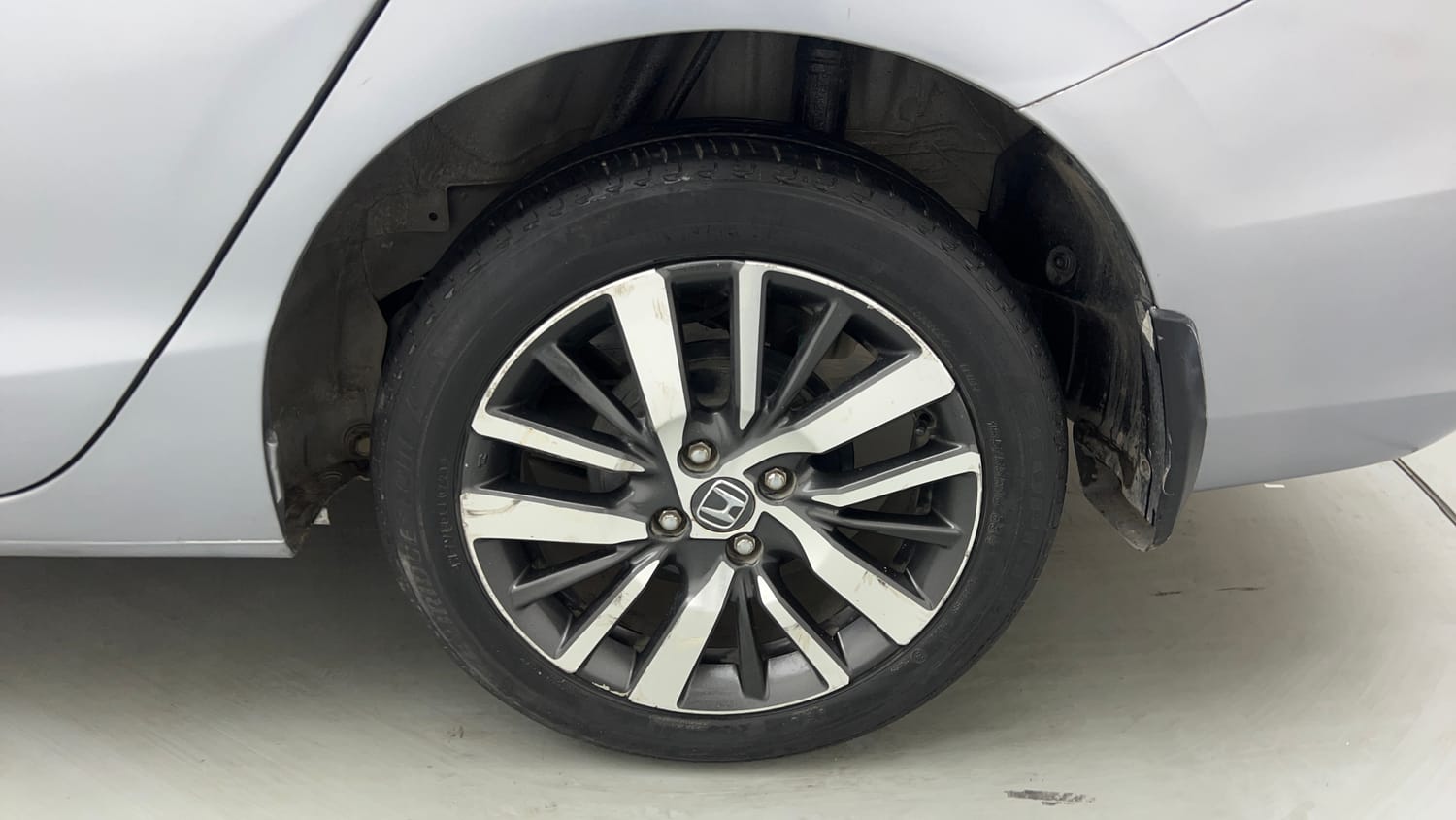 Used 2021 Honda City ZX CVT Petrol Petrol Automatic tyres LEFT REAR TYRE RIM VIEW