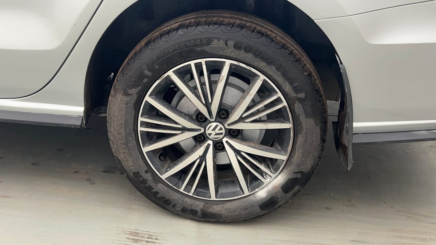 Used 2021 Volkswagen Vento Highline 1.0L TSI Petrol Manual tyres LEFT REAR TYRE RIM VIEW