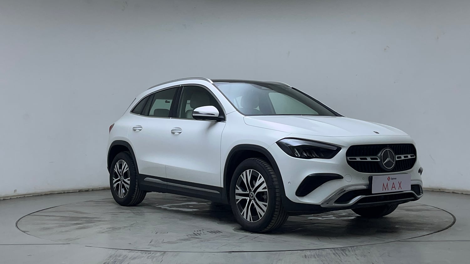 Used 2025 Mercedes-Benz GLA 220d 4MATIC Diesel Automatic exterior RIGHT FRONT CORNER VIEW