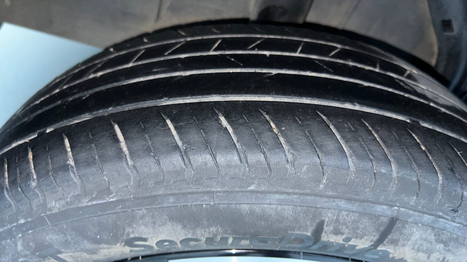 Used 2023 Nissan Magnite XV Petrol Manual tyres RIGHT REAR TYRE TREAD VIEW