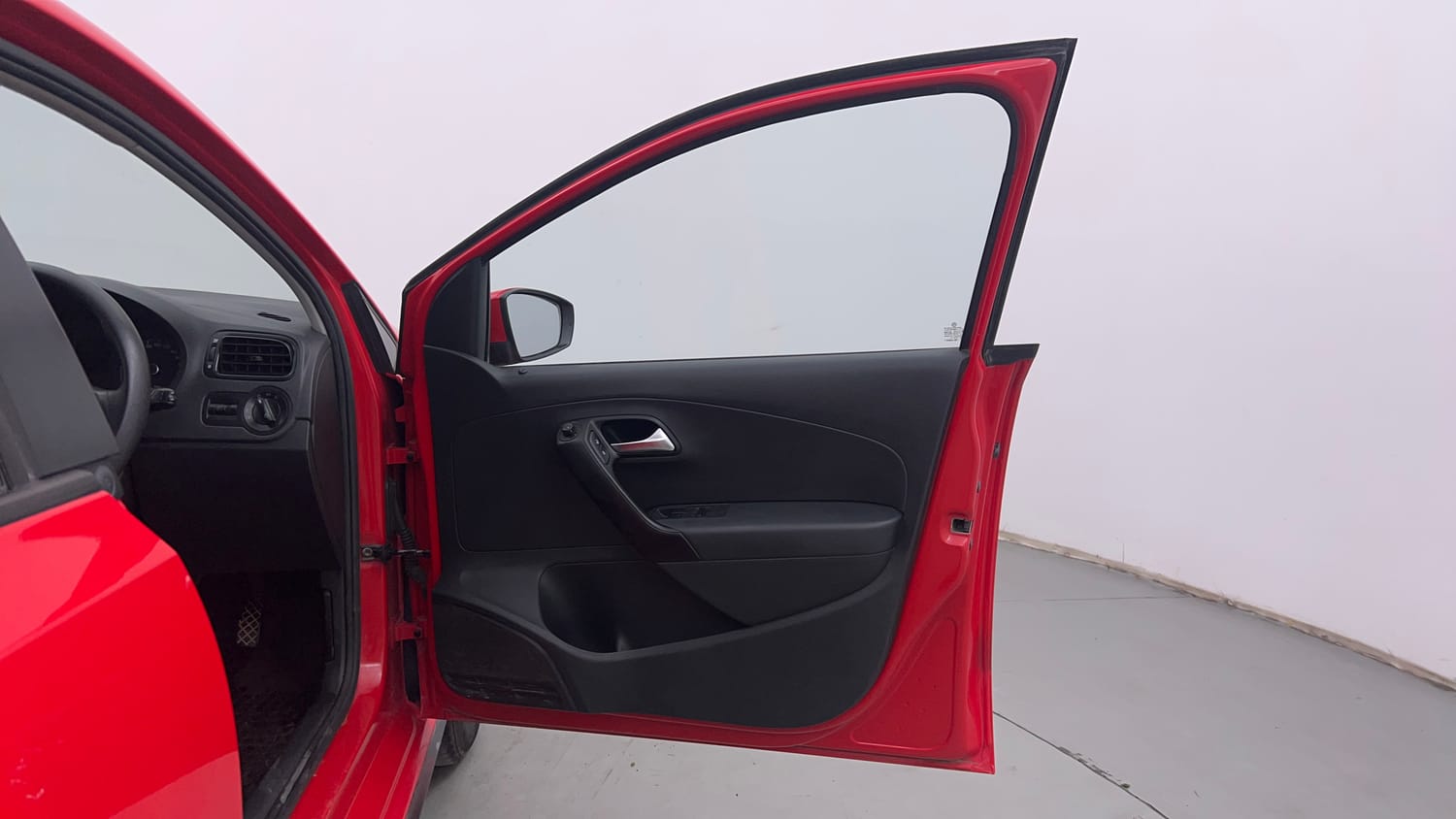 Used 2020 Volkswagen Polo Comfortline 1.0L (P) Petrol Manual interior RIGHT FRONT DOOR OPEN VIEW