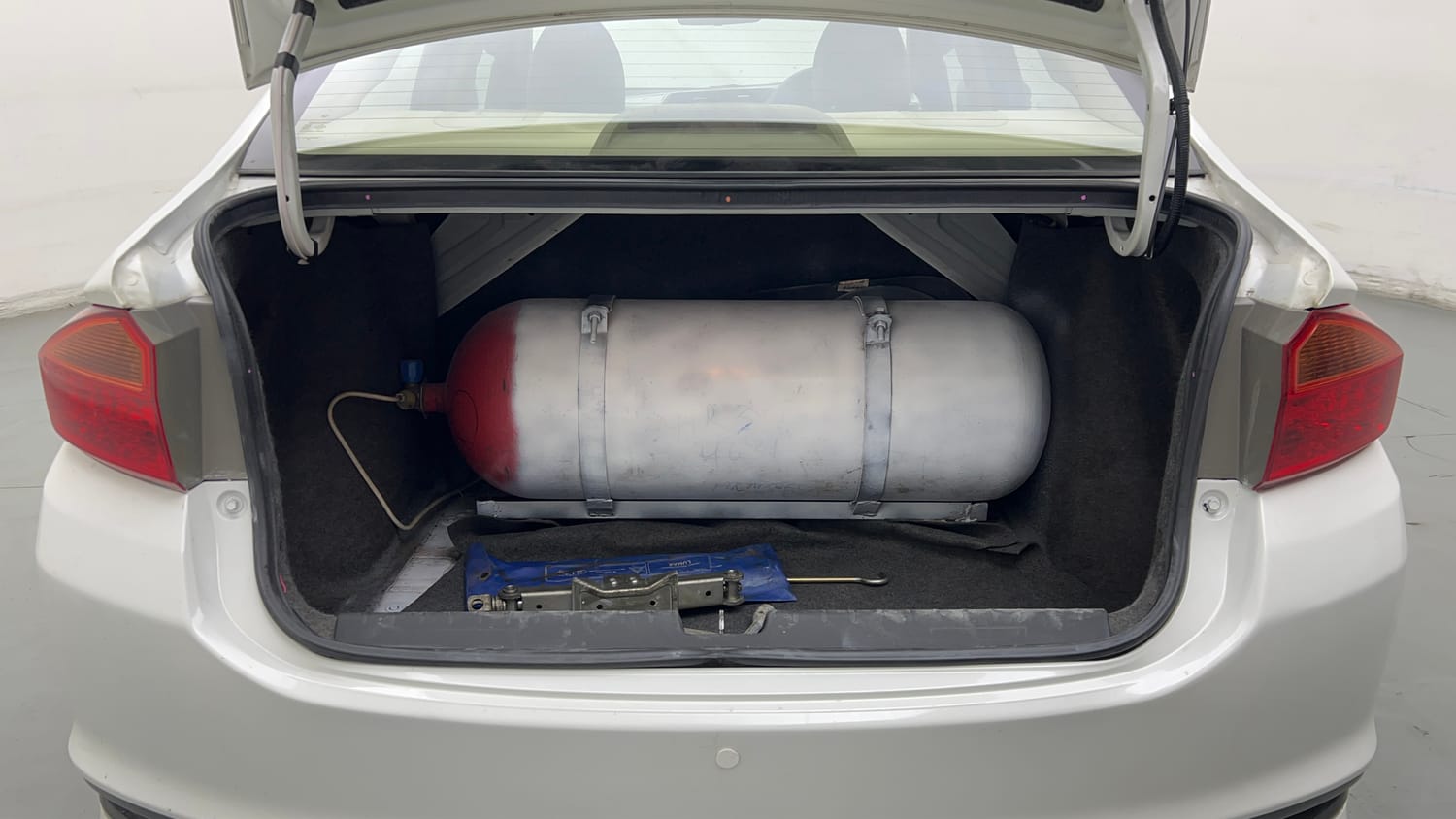 2018 Honda City V Petrol + CNG(Outside Fitted)-25