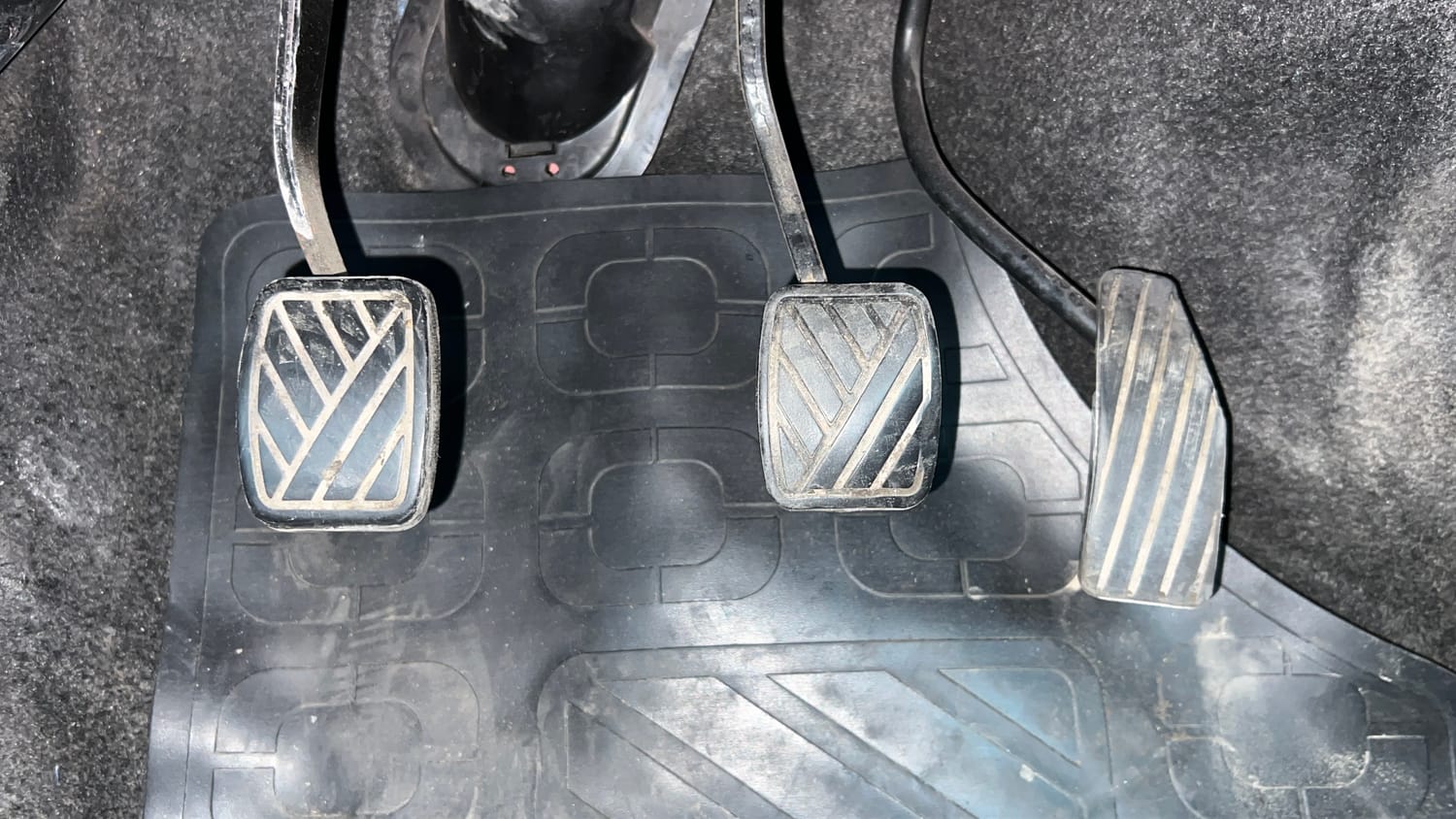 Used 2014 Maruti Suzuki Wagon R LXI Petrol Manual interior PEDALS VIEW