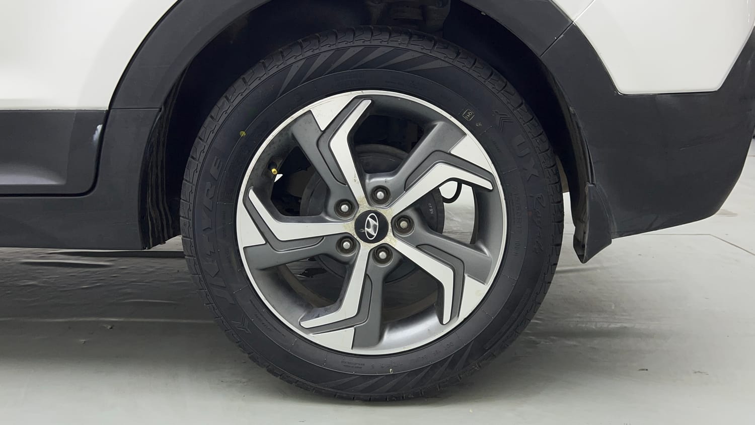 Used 2018 Hyundai Creta SX 1.6 AT Petrol Petrol Automatic tyres LEFT REAR TYRE RIM VIEW