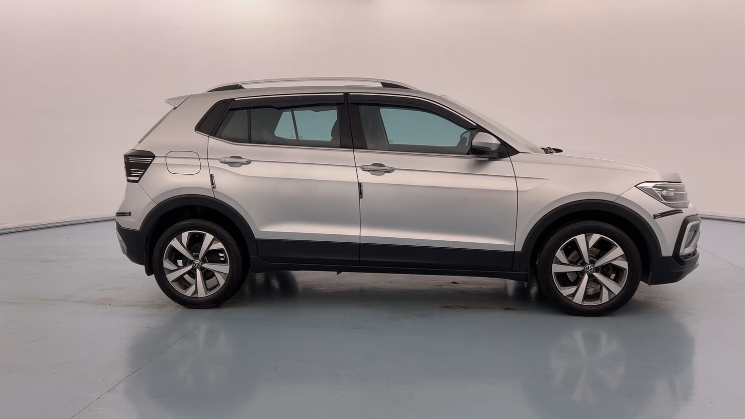 Used 2025 Volkswagen Taigun Topline 1.0 TSI AT Petrol Automatic exterior RIGHT SIDE VIEW