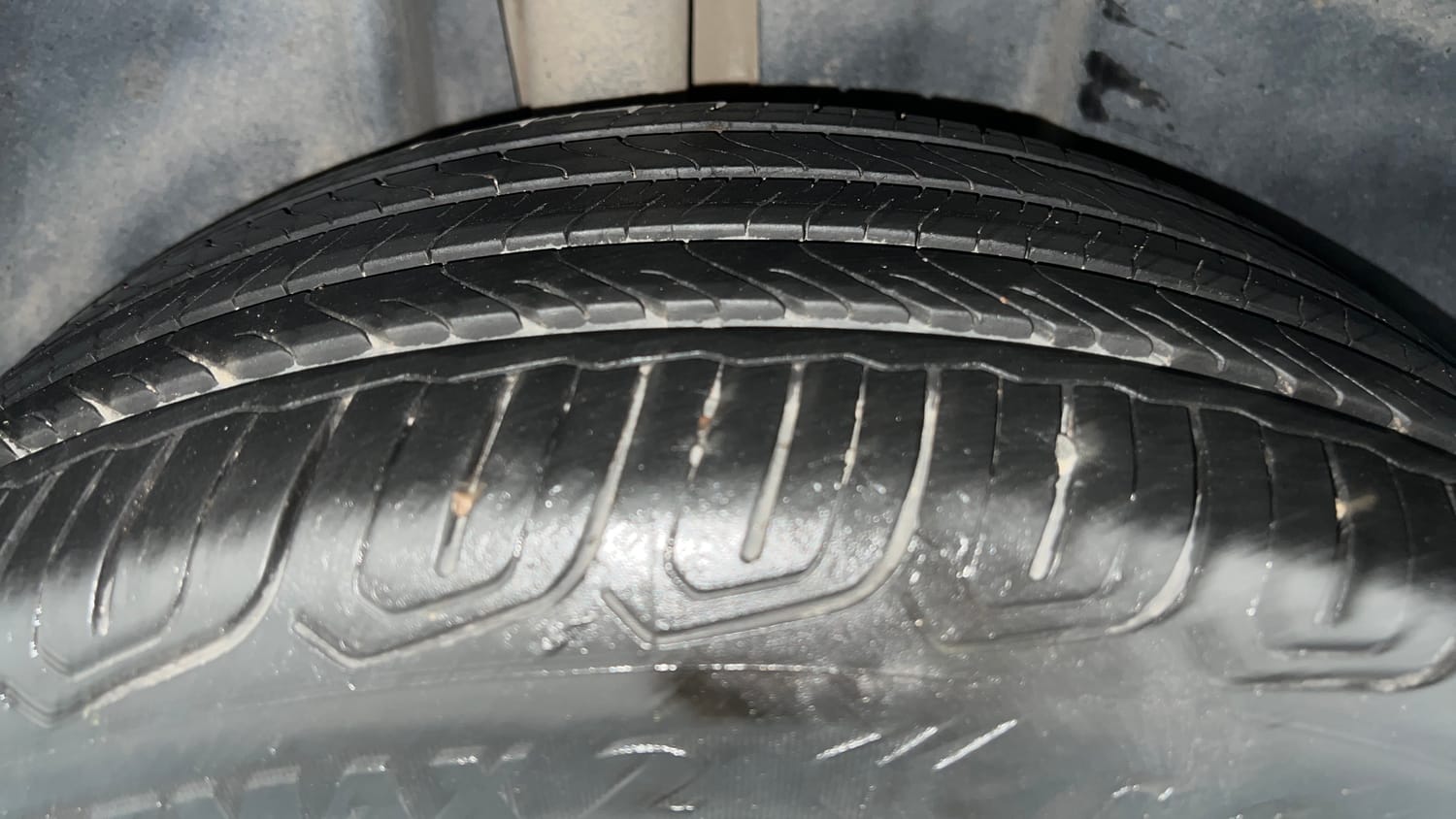 Used 2025 Volkswagen Taigun Topline 1.0 TSI AT Petrol Automatic tyres RIGHT REAR TYRE TREAD VIEW