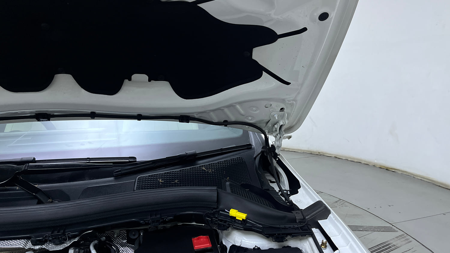 Used 2025 Mercedes-Benz GLA 220d 4MATIC Diesel Automatic engine ENGINE LEFT SIDE HINGE & APRON VIEW