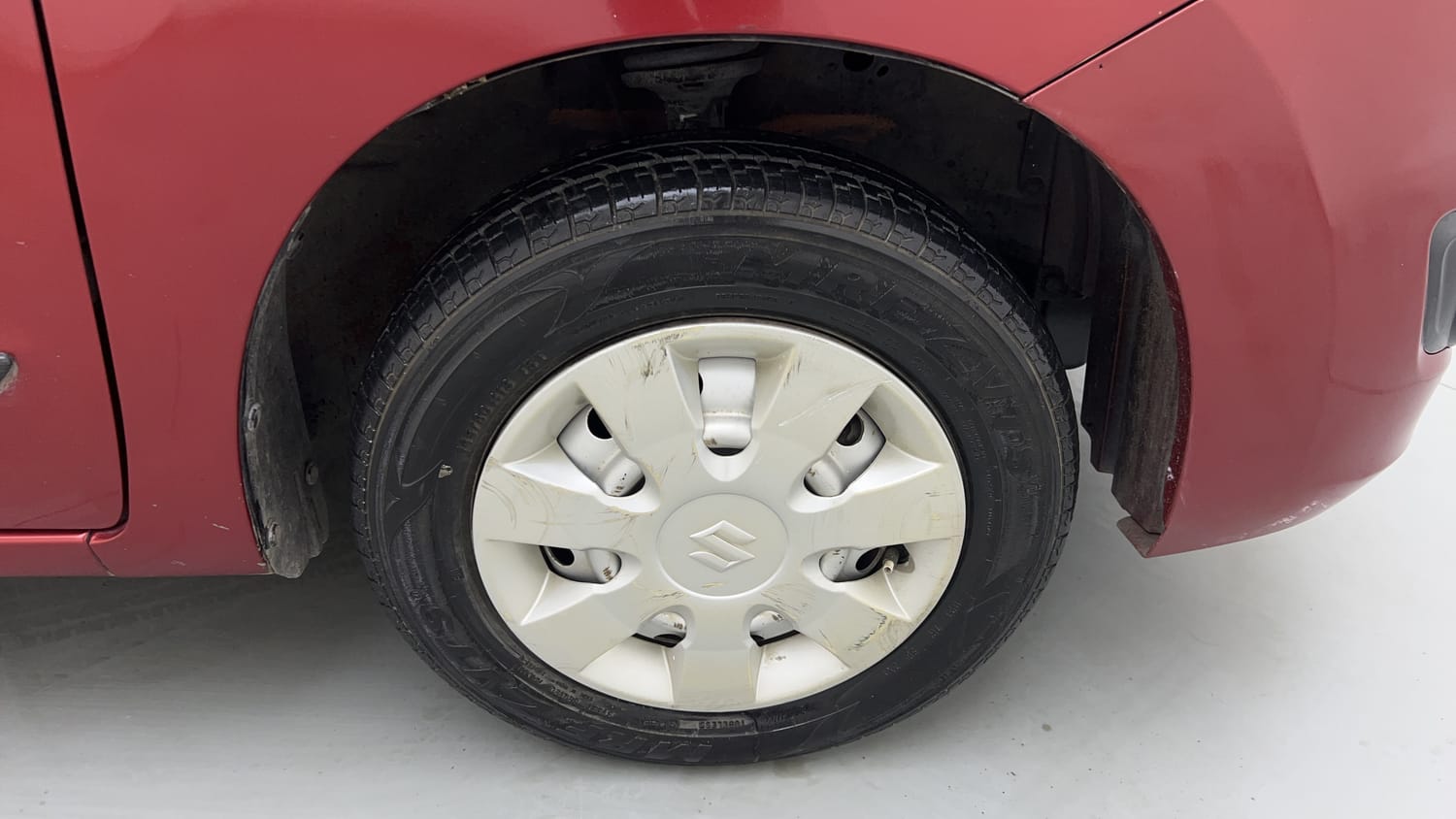 Used 2014 Maruti Suzuki Wagon R LXI Petrol Manual tyres RIGHT FRONT TYRE RIM VIEW