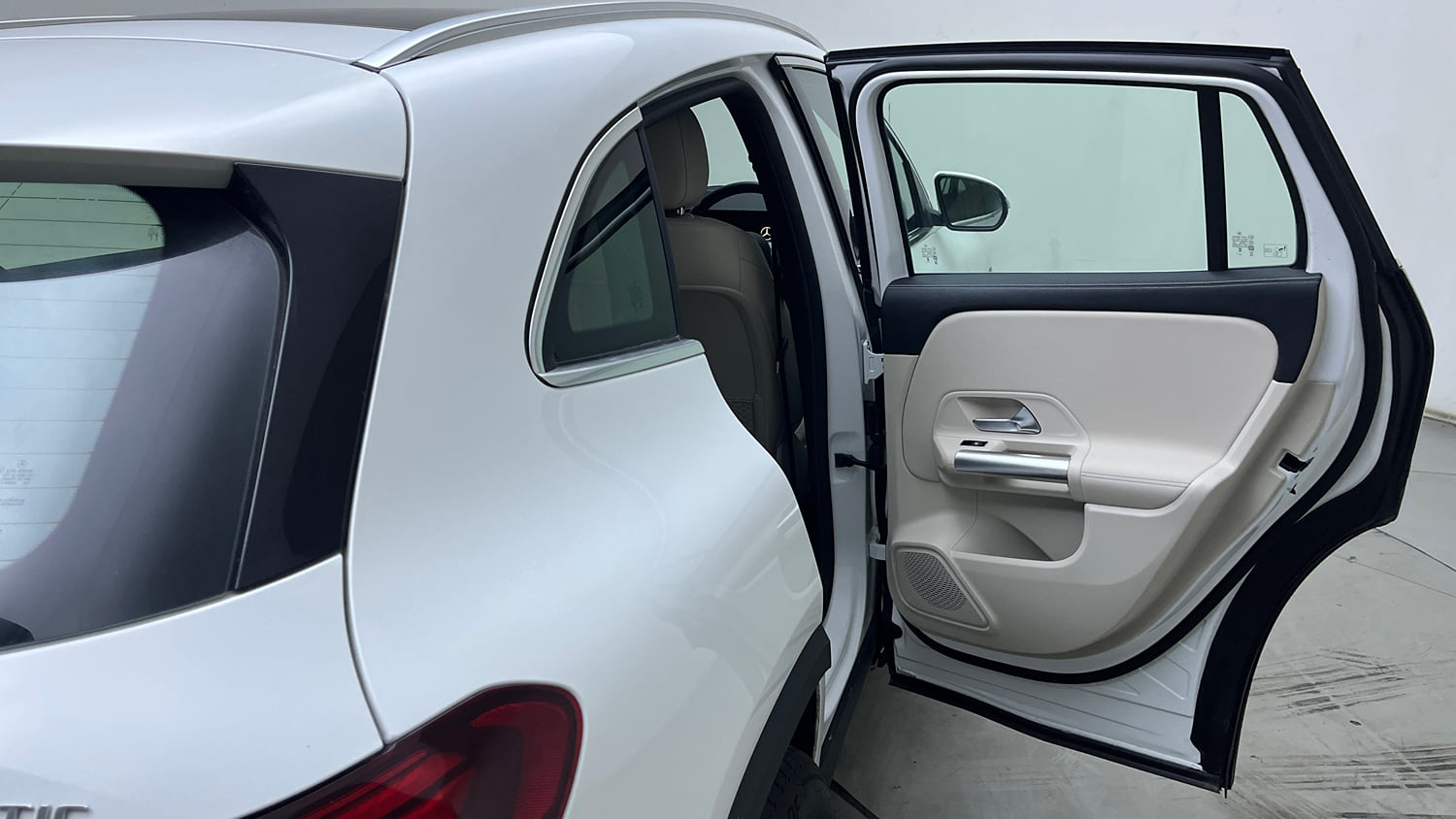 Used 2025 Mercedes-Benz GLA 220d 4MATIC Diesel Automatic interior RIGHT REAR DOOR OPEN VIEW