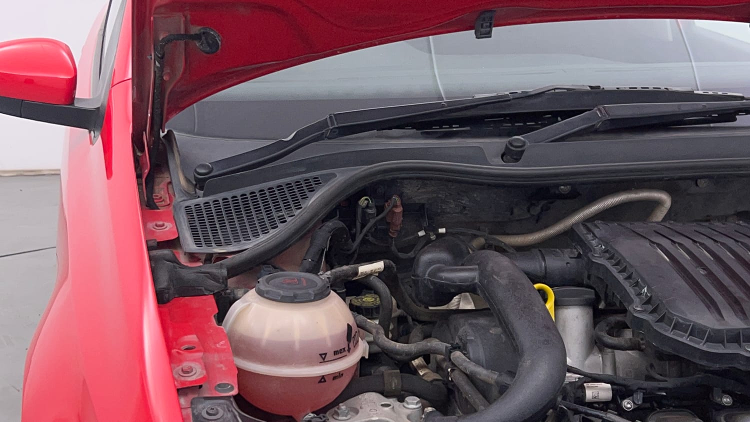 Used 2020 Volkswagen Polo Comfortline 1.0L (P) Petrol Manual engine ENGINE RIGHT SIDE HINGE & APRON VIEW